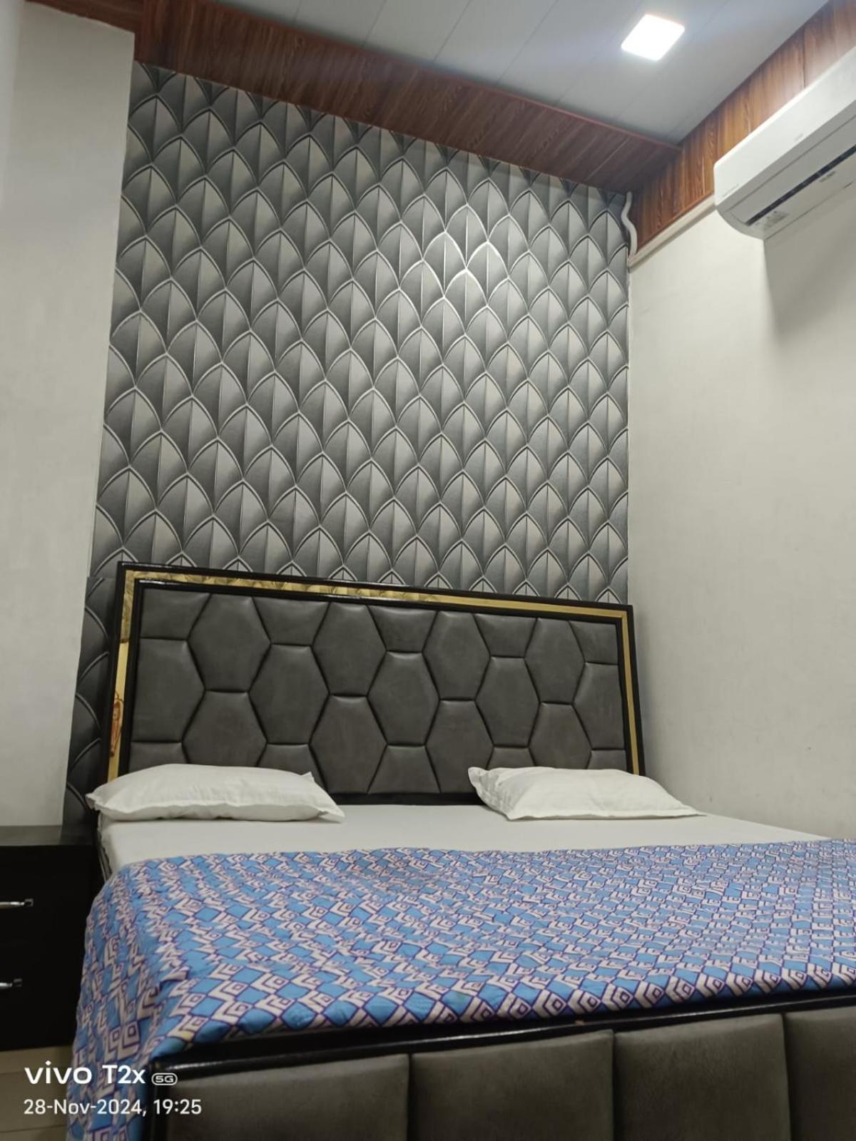 Hotel Hari Krishnam Residency Mathura Exterior foto